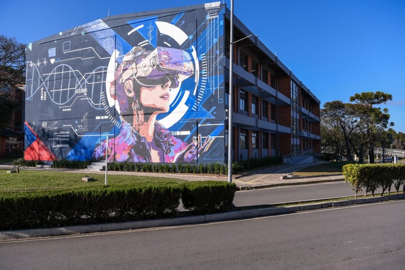 Grafite de 300 metros quadrados é destaque em uma das paredes laterais do bloco