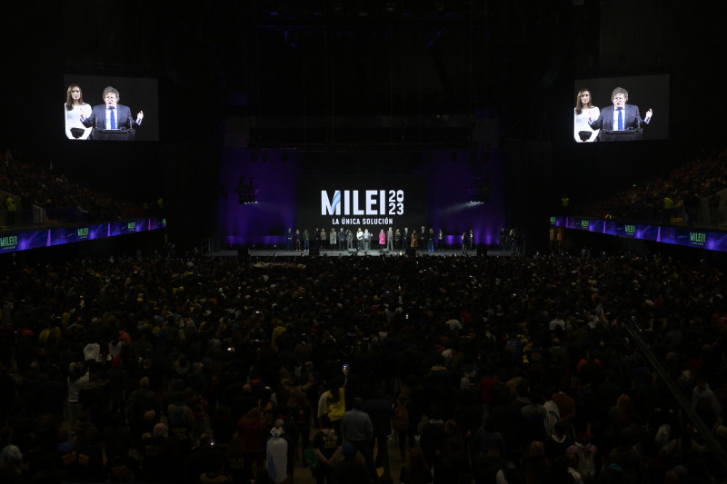 Apoiadores de Milei lotaram a Movistar Arena, na Argentina, que comporta até 15 mil pessoas