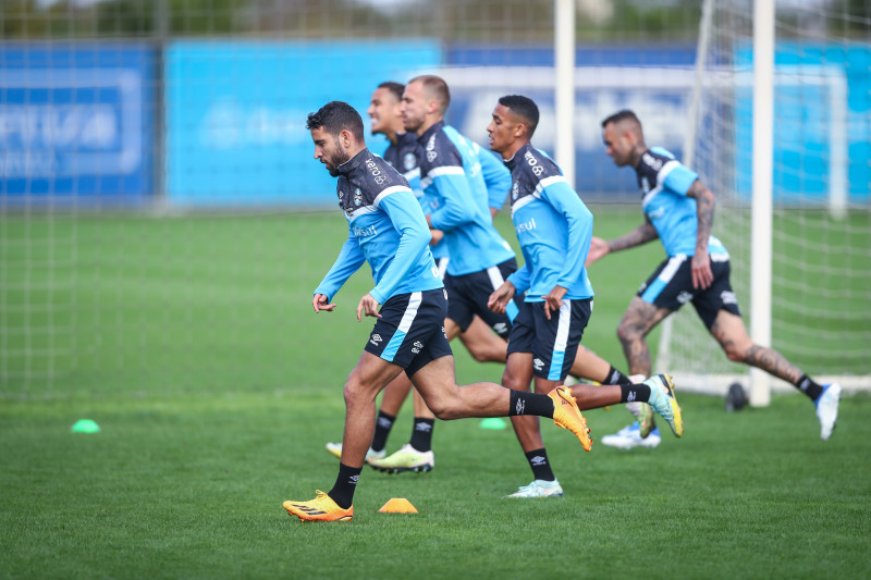 Desde maio sem jogar, meia Pepê está próximo de voltar a jogar pelo Tricolor