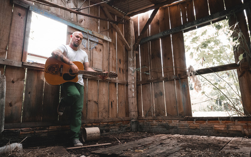 Evento com ingresso solidário traz músico tocando suas composições a partir das 18h30min