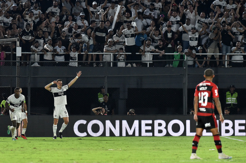 Flamengo é eliminado pelo Olimpia nas oitavas da Libertadores > No Ataque