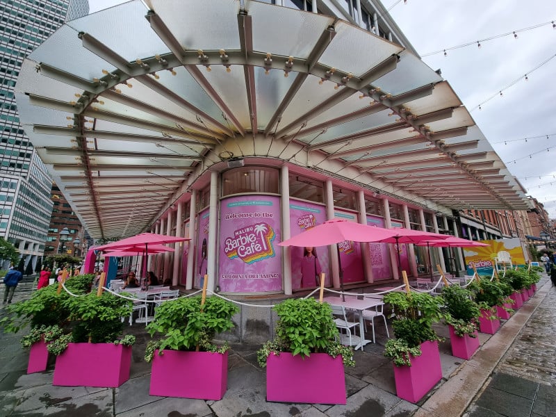 {'nm_midia_inter_thumb1':'https://www.jornaldocomercio.com/_midias/jpg/2023/08/11/206x137/1_minuto_varejo_nova_york_cafe_barbie_jornal_do_comercio-10293921.jpg', 'id_midia_tipo':'2', 'id_tetag_galer':'', 'id_midia':'64d6a7a104b1a', 'cd_midia':10293921, 'ds_midia_link': 'https://www.jornaldocomercio.com/_midias/jpg/2023/08/11/minuto_varejo_nova_york_cafe_barbie_jornal_do_comercio-10293921.jpg', 'ds_midia': 'Minuto Varejo - Nova York - café da Barbie - Barbie Cafe - Seaport -- Manhattan - público', 'ds_midia_credi': 'PATRÍCIA COMUNELLO/ESPECIAL/JC', 'ds_midia_titlo': 'Minuto Varejo - Nova York - café da Barbie - Barbie Cafe - Seaport -- Manhattan - público', 'cd_tetag': '1', 'cd_midia_w': '800', 'cd_midia_h': '600', 'align': 'Left'}