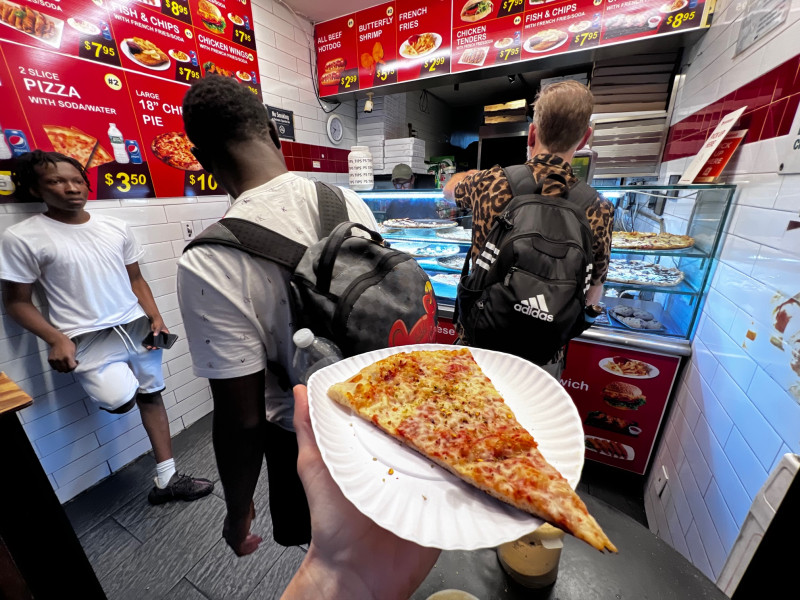 {'nm_midia_inter_thumb1':'https://www.jornaldocomercio.com/_midias/jpg/2023/08/11/206x137/1_minuto_varejo_nova_york_pizza_1_dolar_2_jornal_do_comercio-10293515.jpg', 'id_midia_tipo':'2', 'id_tetag_galer':'', 'id_midia':'64d693d3af8a7', 'cd_midia':10293515, 'ds_midia_link': 'https://www.jornaldocomercio.com/_midias/jpg/2023/08/11/minuto_varejo_nova_york_pizza_1_dolar_2_jornal_do_comercio-10293515.jpg', 'ds_midia': 'Minuto Varejo - Nova York - Manhattan - pizza US$ 1 dólar - não é mais ', 'ds_midia_credi': 'PATRÍCIA COMUNELLO/ESPECIAL/JC', 'ds_midia_titlo': 'Minuto Varejo - Nova York - Manhattan - pizza US$ 1 dólar - não é mais ', 'cd_tetag': '1', 'cd_midia_w': '800', 'cd_midia_h': '600', 'align': 'Left'}