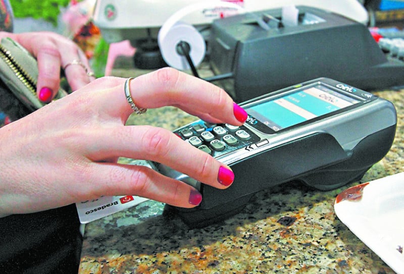 Mais da metade dos gaúchos está inadimplente, aponta pesquisa do IEPTB/RS