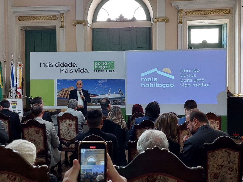 O secretário de Habitação e Regularização Fundiária, André Machado, apresentou as diretrizes do projeto