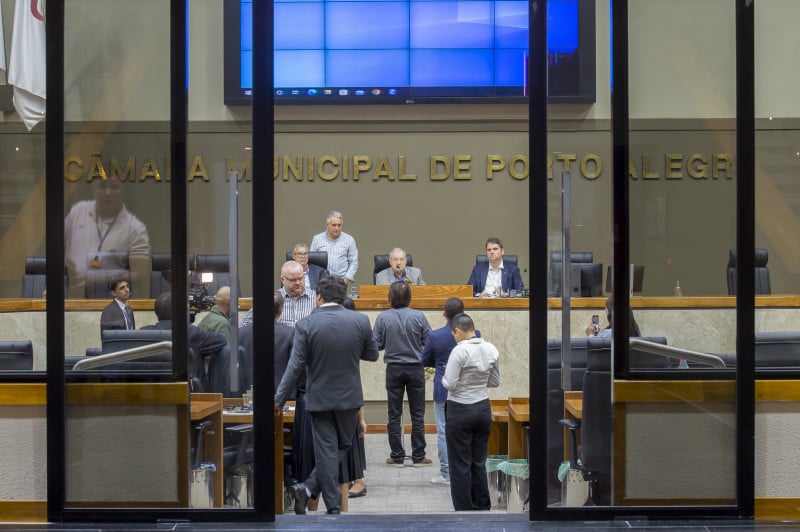 Comissão que investiga secretaria de Educação de Porto Alegre ocorre simultânea a outra sobre o mesmo assunto