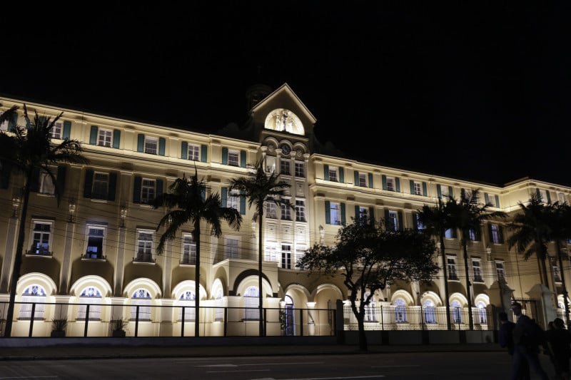 O edifício foi projetado pelo arquiteto José Lutzenberger