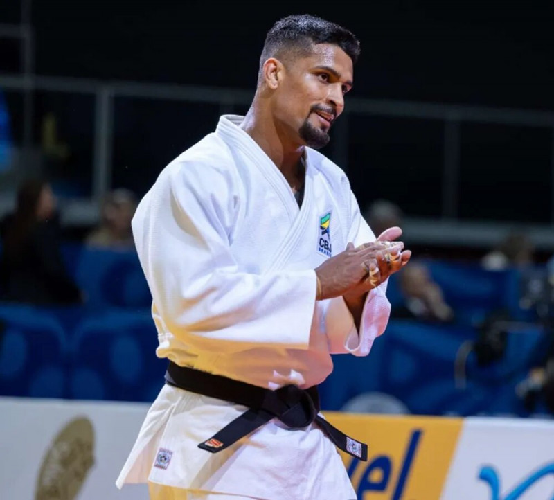 {'nm_midia_inter_thumb1':'https://www.jornaldocomercio.com/_midias/jpg/2023/08/21/206x137/1_esportes___grand_prix_de_judo___judo___leonardo_goncalves_-10301638.jpg', 'id_midia_tipo':'2', 'id_tetag_galer':'', 'id_midia':'64e3861a78f3b', 'cd_midia':10301638, 'ds_midia_link': 'https://www.jornaldocomercio.com/_midias/jpg/2023/08/21/esportes___grand_prix_de_judo___judo___leonardo_goncalves_-10301638.jpg', 'ds_midia': 'Esportes - Grand Prix de Judô - Judô - Leonardo Gonçalves ', 'ds_midia_credi': 'IJF/Divulgação/JC', 'ds_midia_titlo': 'Esportes - Grand Prix de Judô - Judô - Leonardo Gonçalves ', 'cd_tetag': '1', 'cd_midia_w': '800', 'cd_midia_h': '722', 'align': 'Left'}