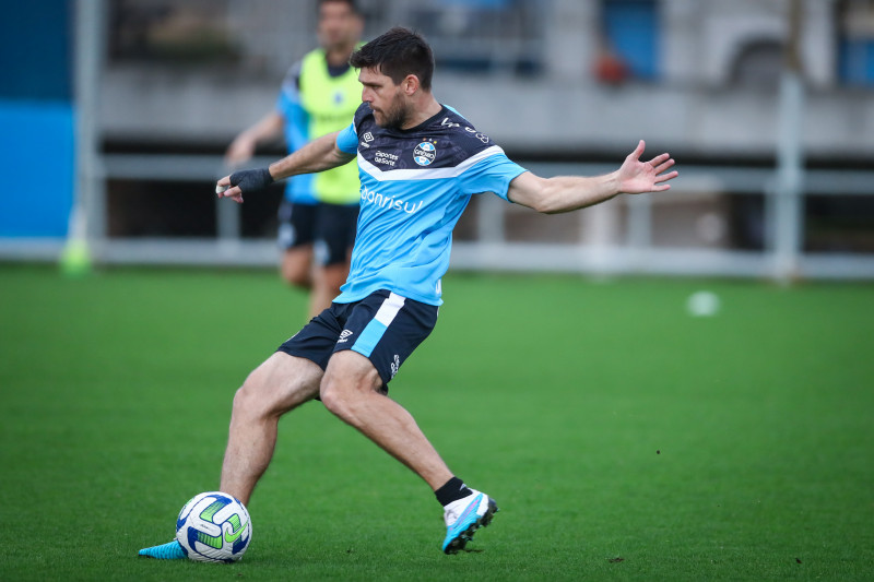 Recuperado de cirurgia na mão, Kanemann voltou aos treinamentos nesta terça