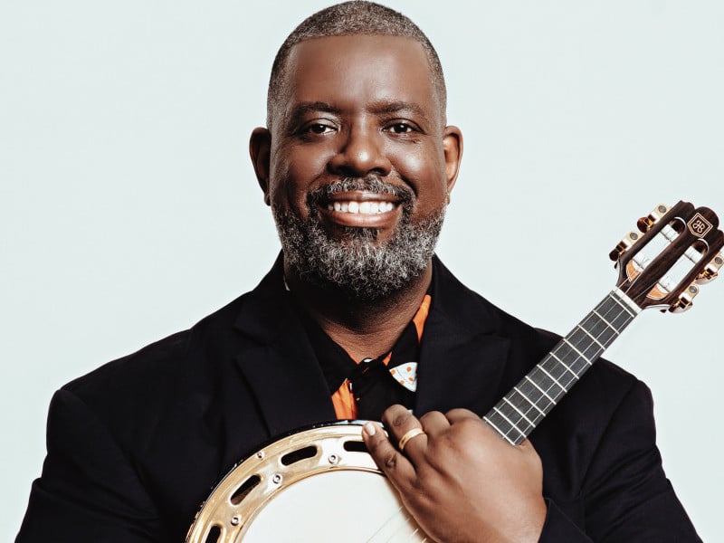 O artista traz a turnê Céu Azul e faz uma viagem por seus 37 anos de trajetória a partir das 21h