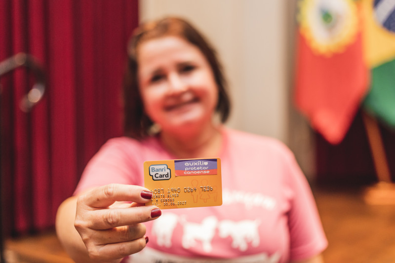 Valor de R$ 350,00 é depositado em um cartão para compras no setor