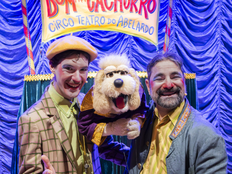 Montagem de bonecos de luva é inspirado nos shows apresentados nos circos teatros que circulavam nas cidades do interior do país.
