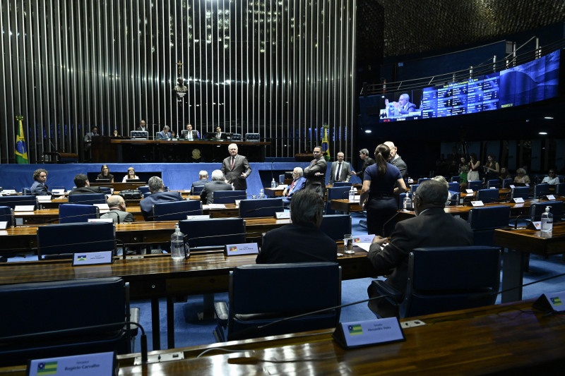 Senado seguiu a Câmara dos Deputados e aprovou nesta quarta-feira (23) à noite a medida provisória que concede reajuste salarial 
