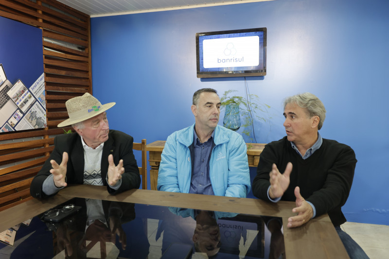 Jorge Lemainski, chefe-geral da Embrapa, Osvaldo Lobo Pires e Alexandre Mendonça, ambos do Banrisul, falaram sobre o futuro do campo