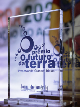 TROFEU .  Prêmio O Futuro da Terra. 46ª Expointer. 