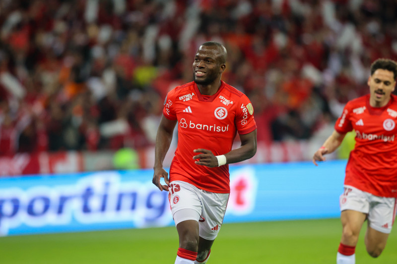 Equatoriano foi o autor dos três gols colorados nas quartas de final do torneio continental