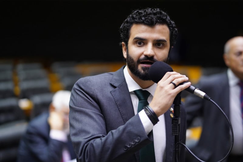 Nem o autor do queixa, deputado Miguel &Acirc;ngelo, compareceu &agrave; reuni&atilde;o