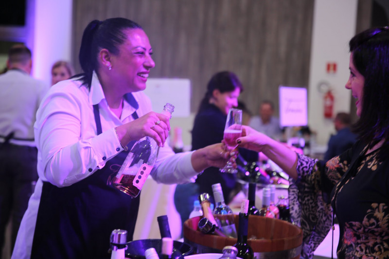 Ingressos incluem alimenta&ccedil;&atilde;o e bebidas &agrave; vontade aos visitantes