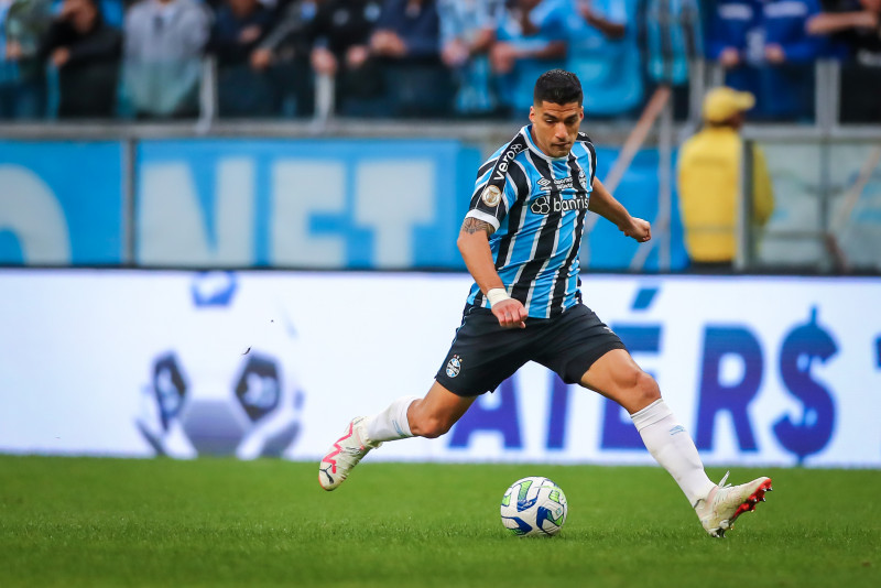 Inspirado, Suárez marcou o primeiro gol da partida  