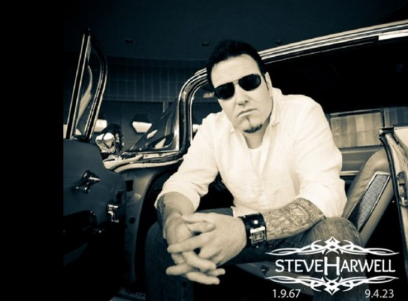 Banda postou homenagem ao ex-vocalista em suas redes sociais