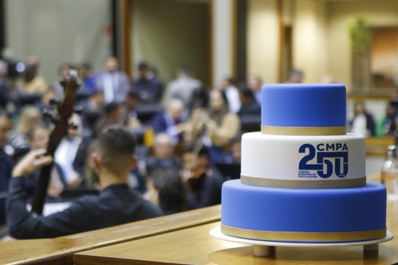 PG3 - Bolo de aniversário dos 250 anos da Câmara Municipal de Vereadores. 