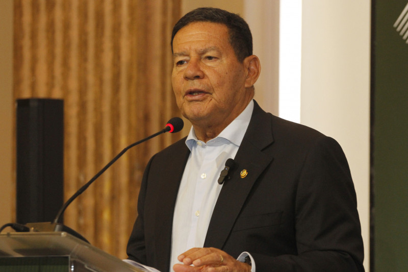 Mourão, Eduardo Bolsonaro e Damares criticam ação da PF