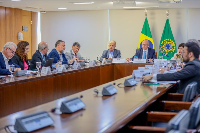Presidente em exercício, Alckmin se reuniu com ministros para tratar da situação do RS