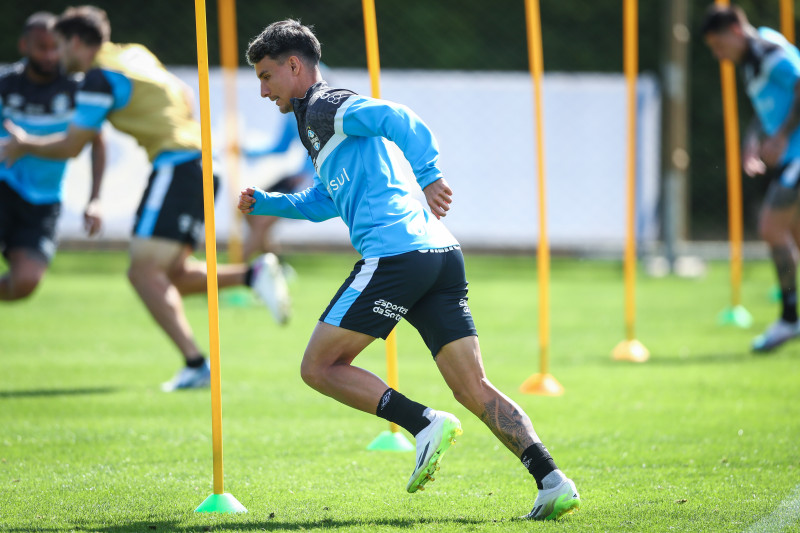 Jogadores realizaram treino técnico na manhã de domingo, no CT Luiz Carvalho