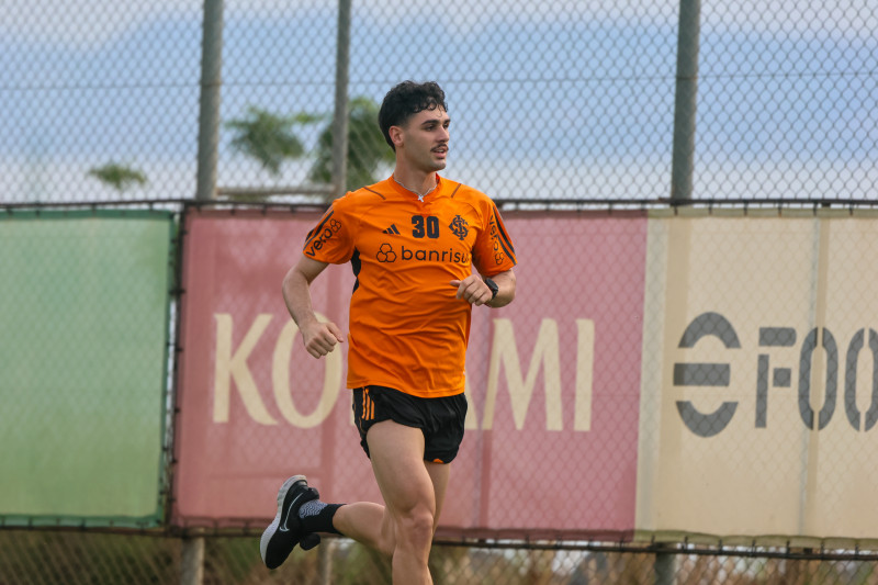 Volante Johnny, voltando de lesão, é dúvida para o confronto diante do São Paulo