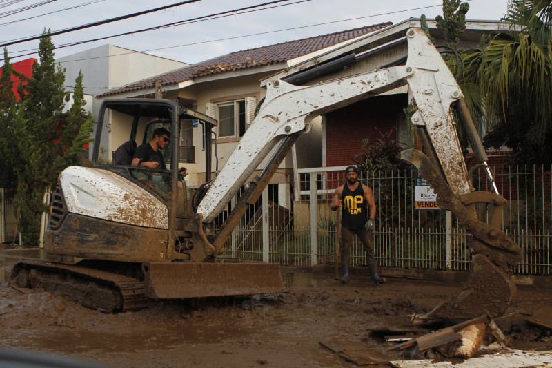Donos de pequenos neg&oacute;cios atingidos v&atilde;o receber R$ 2,5 mil