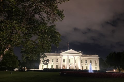 CNN e outros 2 veículos são liberados para retornar à Casa Branca