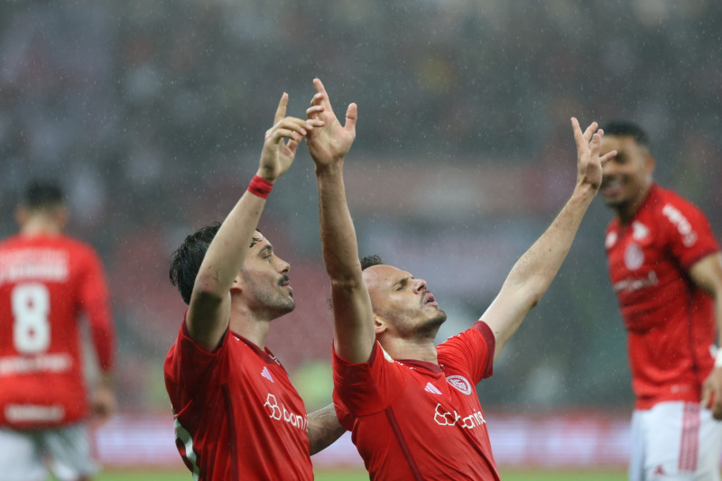Lateral-esquerdo Renê marcou seu primeiro gol com a camisa do clube