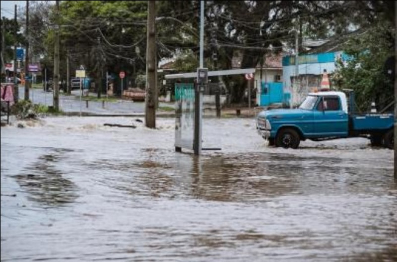 Diversas ruas da Capital foram bloqueadas por causa de alagamentos 
