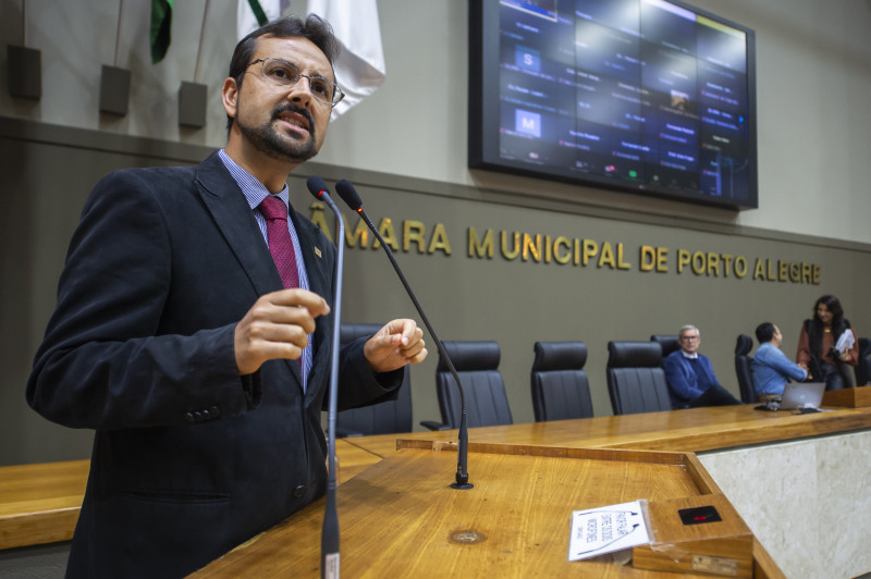 Vereador Jonas Reis (PT) divergiu de outros partidos de oposição em alguns pontos