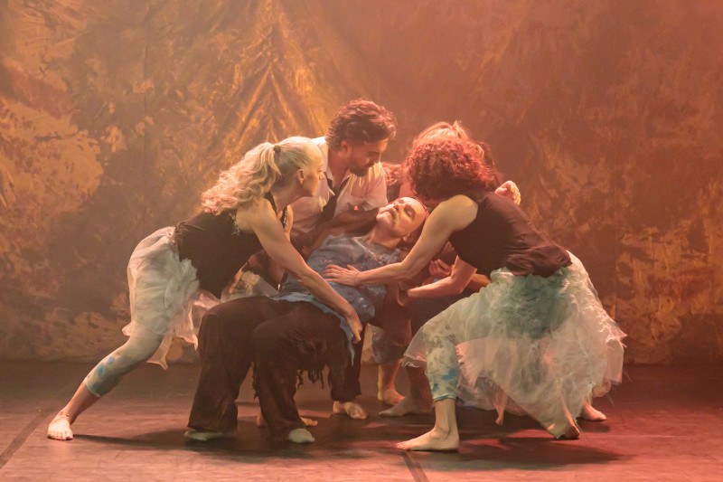 Pe&ccedil;a re&uacute;ne oito bailarinos que marcaram a cena da dan&ccedil;a no Rio Grande do Sul
