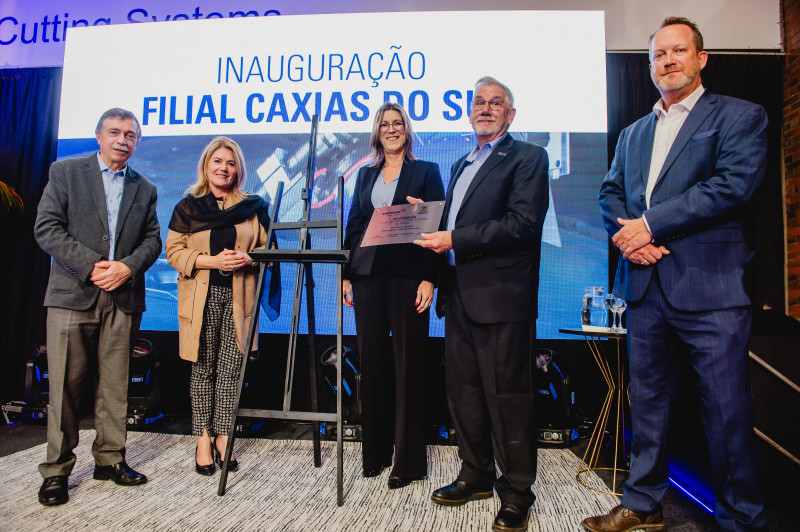 Diretoria da empresa recebeu prefeito e vice-prefeita de Caxias do Sul durante a inauguração