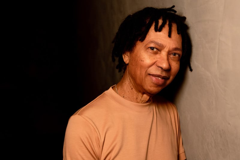 Em apresentações nesta quinta e sexta-feira, Djavan traz canções iluminadas de seu 25º disco junto a grandes clássicos 