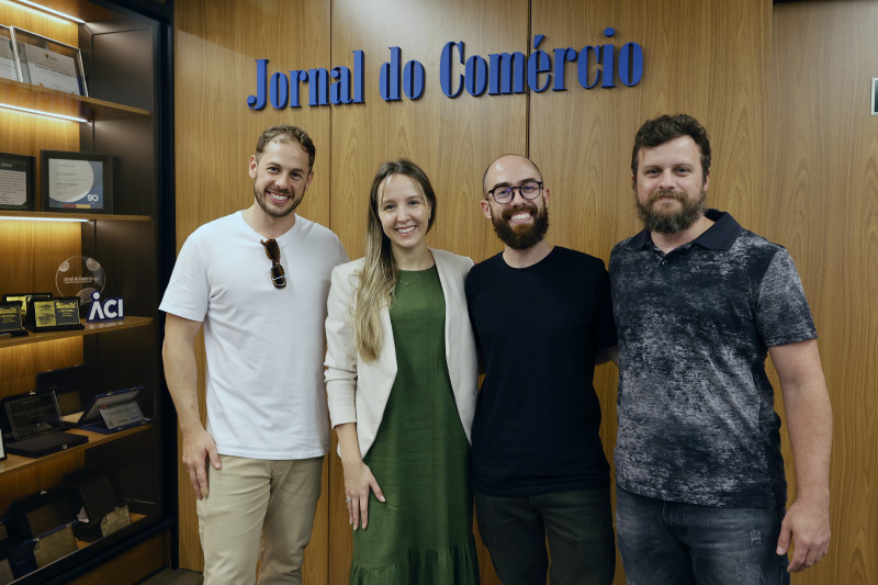 Eduardo Lena, da agência Garupa Design, Stefania Tumelero, Rafael Ferreira, agência Garupa Design e Eduardo Franzen