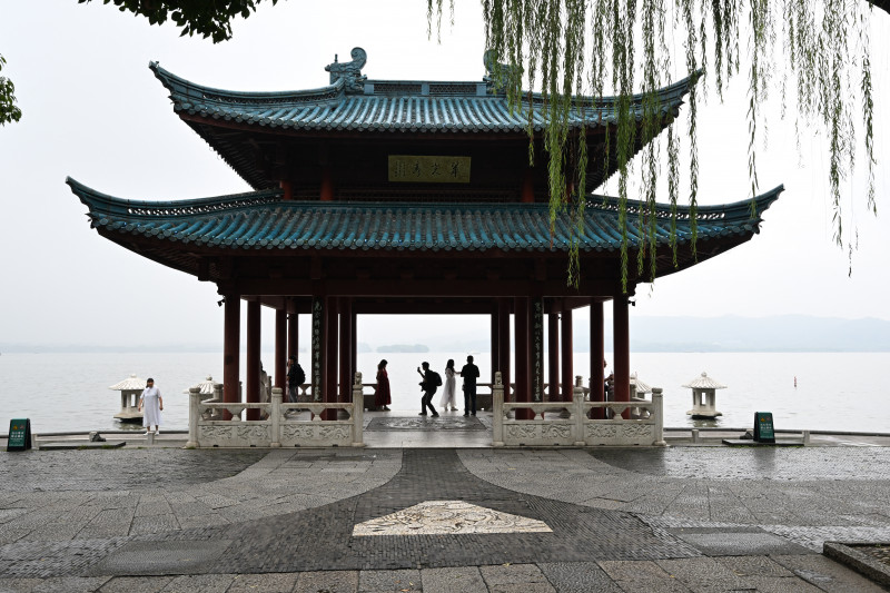 Li Qiang comenta sobre importância do investimento para fortalecer diferentes setores do país