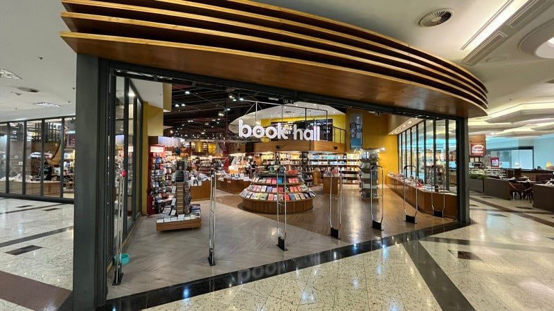 Fachada que tinha identificação da livraria no Bourbon já ostenta o novo nome do espaço