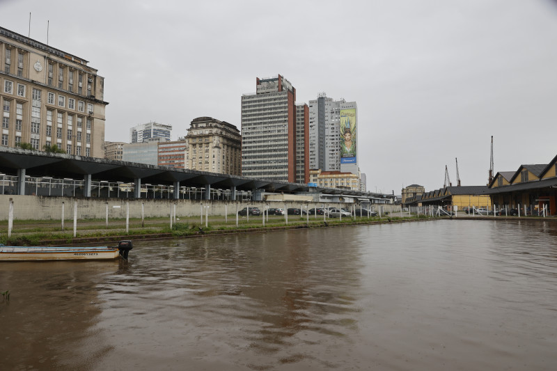 A medida é necessária devido ao vento Sul, que represa água do Lago Guaíba