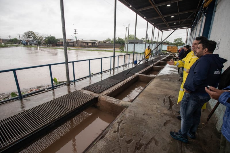Com chuva em excesso, no bairro Santo Andr&eacute; o arroio Kruze transbordou