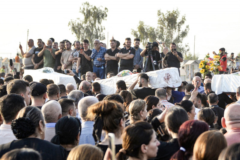 Funeral dos participantes do casamento ocorreu nesta quarta-feira