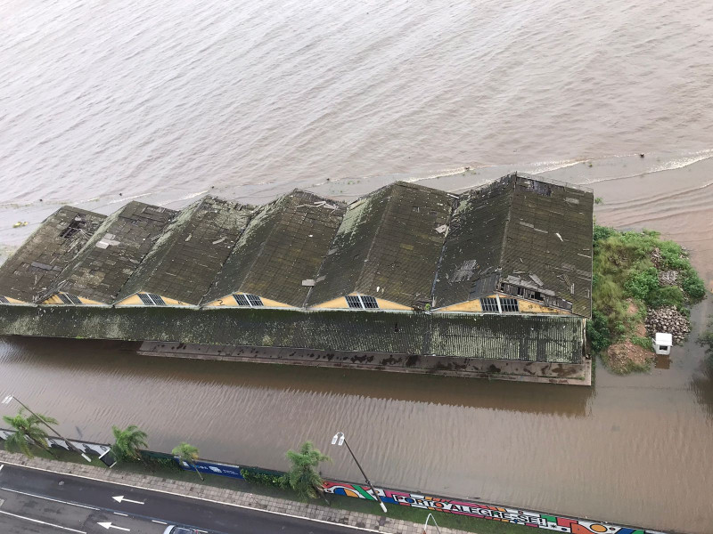 Jornalista Katia Suman registrou situação; o risco de inundação ocorre quando nível atinge 3m