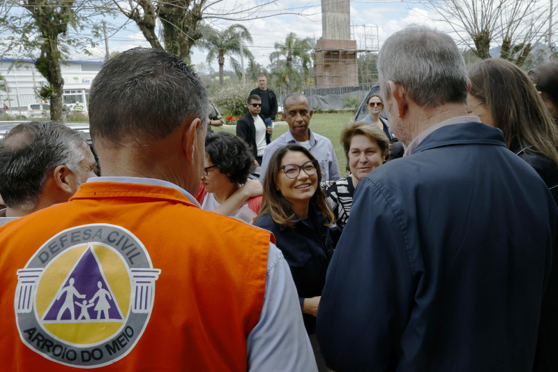 A primeira-dama Janja está visitando cidades do Vale do Taquari acompanhada de ministros