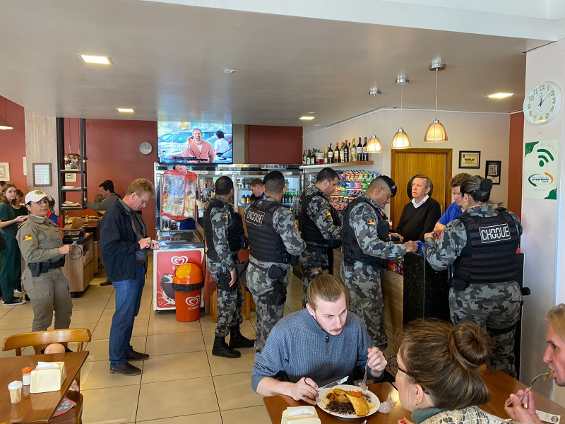 {'nm_midia_inter_thumb1':'https://www.jornaldocomercio.com/_midias/jpg/2023/09/28/206x137/1_whatsapp_image_2023_09_28_at_12_28_47-10343491.jpeg', 'id_midia_tipo':'2', 'id_tetag_galer':'', 'id_midia':'65159e679fc26', 'cd_midia':10343491, 'ds_midia_link': 'https://www.jornaldocomercio.com/_midias/jpg/2023/09/28/whatsapp_image_2023_09_28_at_12_28_47-10343491.jpeg', 'ds_midia': 'O restaurante Ritt’s em Arroio do Meio recebeu a primeira-dama Janja e comitiva', 'ds_midia_credi': 'Mauro Belo Schneider/Especial/JC', 'ds_midia_titlo': 'O restaurante Ritt’s em Arroio do Meio recebeu a primeira-dama Janja e comitiva', 'cd_tetag': '1', 'cd_midia_w': '800', 'cd_midia_h': '600', 'align': 'Left'}