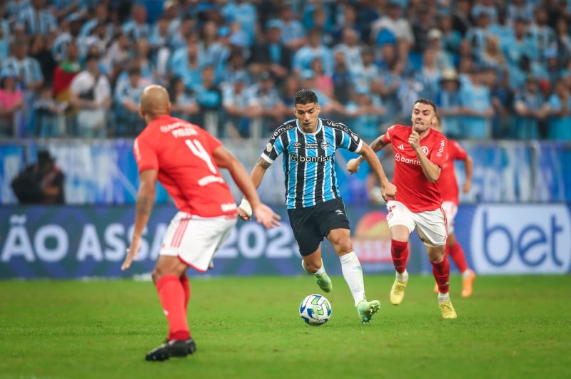 Suárez foi destaque no clássico do primeiro turno do Brasileirão