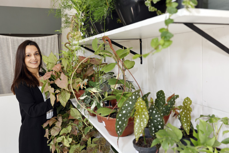 Vanessa Ivo Kobayashi &eacute; propriet&aacute;ria da Tuula Floricultura, que fica na rua Dr. Sebasti&atilde;o Le&atilde;o, n&ordm; 171 Foto: T&acirc;nia Meinerz/JC