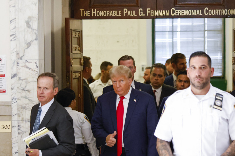 Ex-presidente &eacute; acusado criminalmente em quatro casos diferentes, algo que n&atilde;o abala sua popularidade
