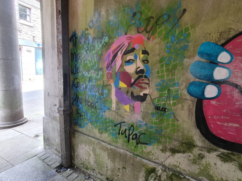 Suspeito pela morte de Tupac Shakur foi preso na última sexta-feira (29), 27 anos depois do crime